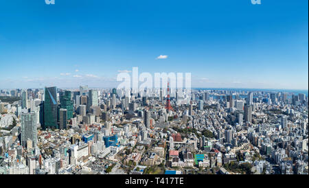 Tokio Stadtbild. Panorama Blick über die Stadt von der Aussichtsplattform des Roppongi Hills Mori Tower, Tokyo, Japan Stockfoto