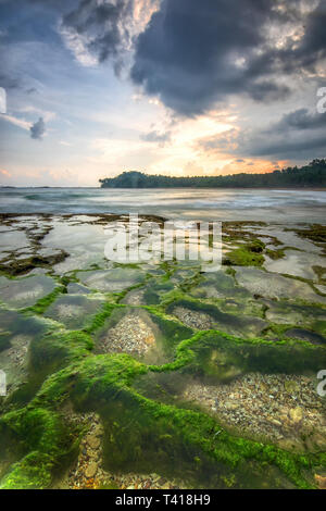 Sawarna Strand bei Sonnenaufgang, Indonesien Stockfoto