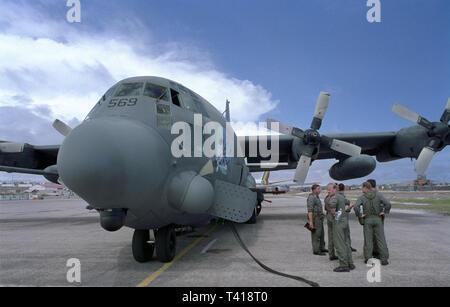 30. Oktober 1993 USAF Lockheed AC - 130 H Spectre Gunship "Fatal Attraction" am Flughafen von Mogadischu, Somalia. Stockfoto