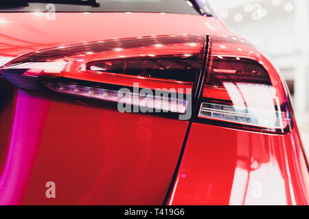 Suburban Fahrzeug Rotes Bremslicht hinten Auto. Stockfoto