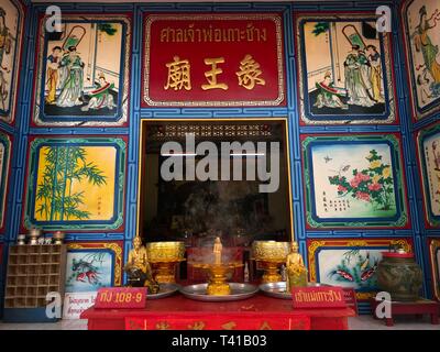 KO Chang, Thailand - 10 april, 2018: Die chinesischen buddhistischen Tempel auf der asiatischen Insel Stockfoto