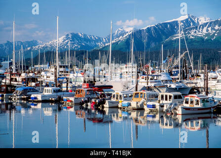 Alaska, Nordwesten, Norden, 49th State, Alaska, Arktis, die letzte Grenze, Seward Municipal Boat Harbor Chugah Range, Berge, Gipfel, Grate, Besucher reisen tr Stockfoto