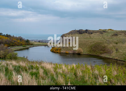 Dunsapie Loch in Holyrood Park, dem Edinburgh. Stockfoto