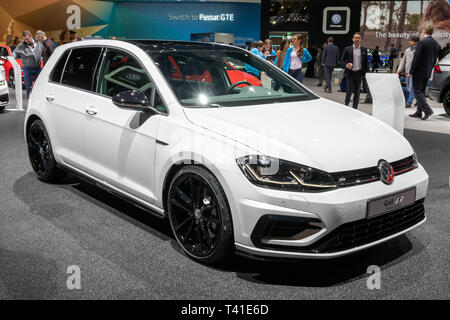 Genf, Schweiz - 5. MÄRZ 2019: Volkswagen Golf R Leistung Auto auf dem 89. Internationalen Automobilsalon in Genf präsentiert. Stockfoto