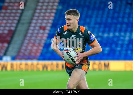 11. April 2019, John Smiths Stadion, Huddersfield, England; Betfred Super League, Runde 10, Huddersfield Riesen vs Castleford Tiger; Jake Trueman von Castleford Tiger mit dem Ball Kredit Craig Milner/News Bilder Stockfoto