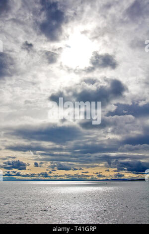 Dramatische, stürmischen Himmel über dem Meer im Osten von Schottland. Stockfoto