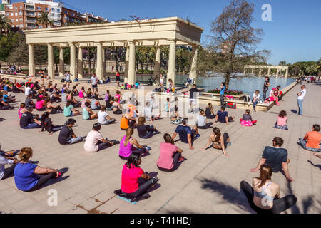 Valencia Turia Gärten, gemeinsame Bewegung Menschen Spanien Training im Park Menschen Training Spanien Menge Stockfoto