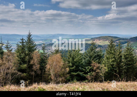 Der Blick Richtung Wales von der hohen Gipfel Vinnals Aussichtspunkt in Mortimer Wald, Ludlow, Shropshire und Herefordshire Stockfoto