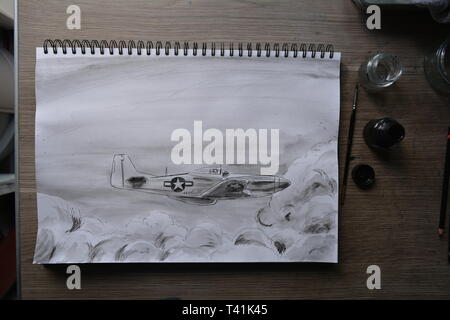 Skizzenbuch zeichnen in Phasen der P51 Mustang. Bleistift, Feder und Tinte und Tusche waschen. Stockfoto