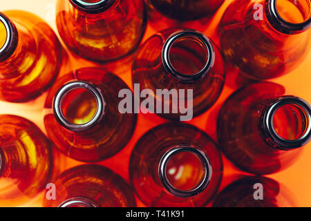 Leer und braunen Glasflaschen Stockfoto