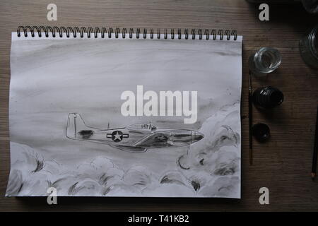 Skizzenbuch zeichnen in Phasen der P51 Mustang. Bleistift, Feder und Tinte und Tusche waschen. Stockfoto