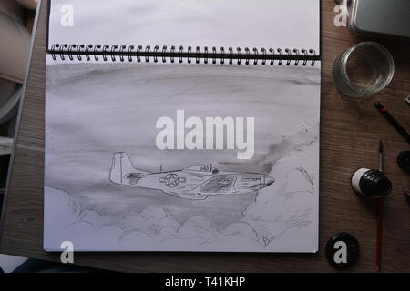 Skizzenbuch zeichnen in Phasen der P51 Mustang. Bleistift, Feder und Tinte und Tusche waschen. Stockfoto