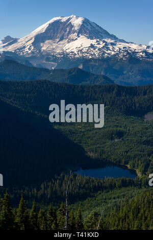 Berg Portrait von Mt Rainier Vulkan Stockfoto