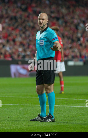 April 11, 2019. Lissabon, Portugal. Schiedsrichter aus England, Anthony Taylor während des Spiel der UEFA Europa League, Viertelfinale, SL Benfica vs Eintracht Frankfurt © Alexandre de Sousa/Alamy leben Nachrichten Stockfoto