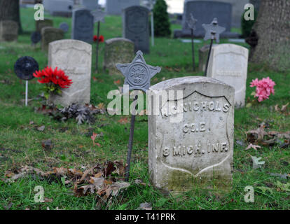 Amerikanischer Bürgerkrieg Gräber auf dem Soldaten Friedhof von Oakhill Friedhof in Grand Rapids, Michigan. Die historische Oakhill Friedhof stammt aus dem Jahr 1850. Stockfoto