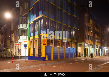 AMSTERDAM, NIEDERLANDE, 30. SEPTEMBER 2017: Nacht in modernen Amsterdam Stockfoto