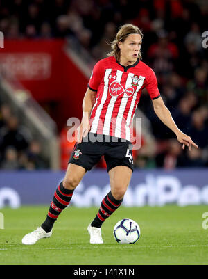 Von Southampton Jannik Vestergaard in Aktion während der Premier League Spiel im St. Mary's Stadium, Southampton. Stockfoto