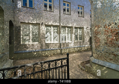 Roza's Passage - ein Hof des Lodz Mietshaus in einer künstlerischen Installation von Joanna Rajkowska während der lodzer Stadt der vier Kulturen gedreht Stockfoto