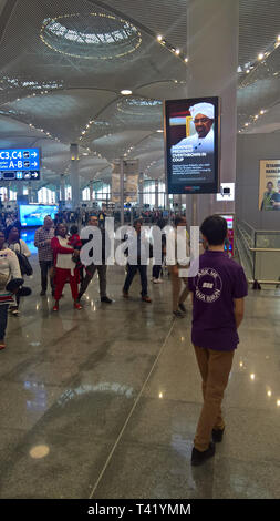 Innenansicht des Terminals im neuen Mega Airport in Istanbul, Türkei, wenige Tage nach dem Öffnen Stockfoto