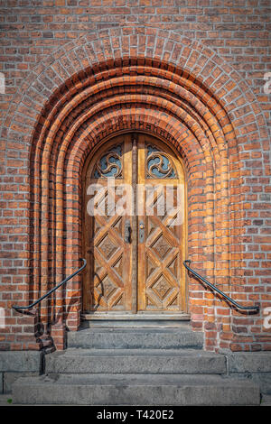 Eine der Türen des Rathauses in Helsingør in Dänemark. Stockfoto