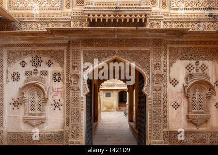 Mandir Palace, Darbar Hall und verzierten Fassade aus Sandstein, Jaisalmer, Rajasthan, Indien Stockfoto