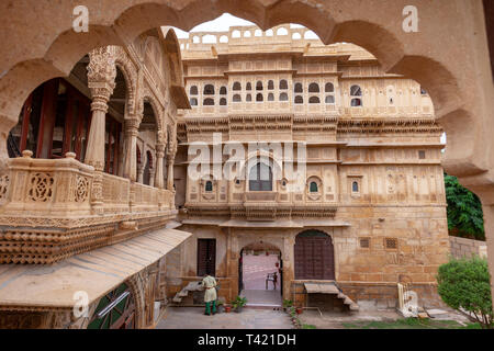 Mandir Palace, Darbar Hall und verzierten Fassade aus Sandstein, Jaisalmer, Rajasthan, Indien Stockfoto