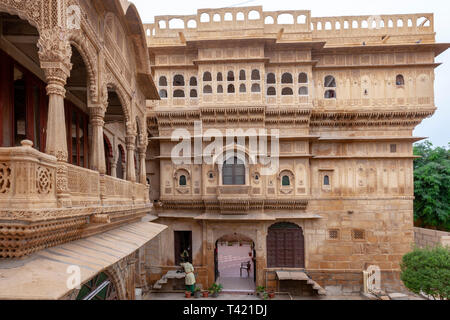 Mandir Palace, Darbar Hall und verzierten Fassade aus Sandstein, Jaisalmer, Rajasthan, Indien Stockfoto