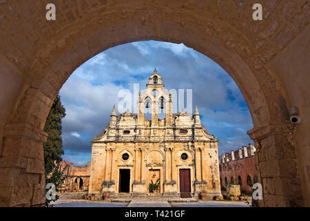 Die wichtigste Kirche von Kloster Arkadi, Symbol für den Kampf der Kreter gegen das Osmanische Reich, Rethymno, Kreta, Griechenland. Stockfoto