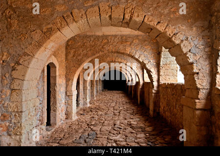 Arcade in Kloster Arkadi, Symbol für den Kampf der Kreter gegen das Osmanische Reich, Rethymno, Kreta, Griechenland. Stockfoto