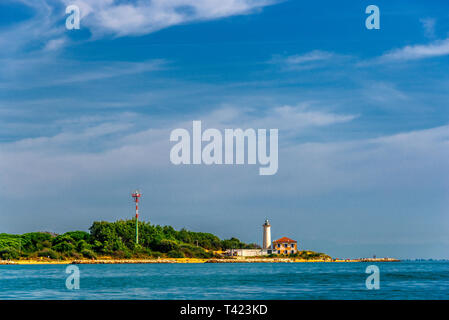 Sommer in der Dämmerung über die Küste innerhalb der Lagune in Bibione, Venedig Stockfoto