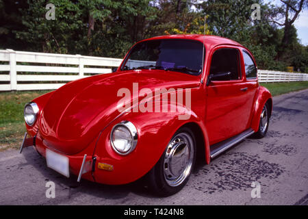 1972 Custom Volkswagen am Bürgersteig Stockfoto