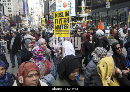 Muslime Rally und März in New York City nach Neuseeland Massaker und für die Palästinenser im Gazastreifen sowie gegen Islamophobie im Allgemeinen. Stockfoto