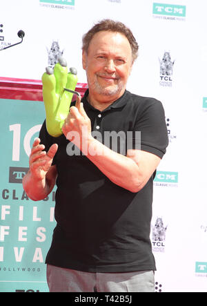 Hollywood, Kalifornien, USA. 12 Apr, 2019. Billy Crystal an der TCM-Veranstaltung zu Ehren Billy Crystal zu Ehren des 2019 TCM klassischen Film Festival auf dem TCL Chinese Theater IMAX am 12. April 2019. Credit: Faye Sadou/Medien Punch/Alamy leben Nachrichten Stockfoto