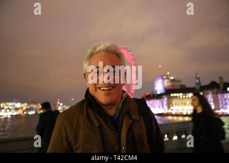 Die Westminster Bridge, London, UK. 12. April 2019. John Bercow, Sprecher des Unterhauses, auf die Westminster Bridge. Penelope Barritt/Alamy Live News Credit: Penelope Barritt/Alamy leben Nachrichten Stockfoto