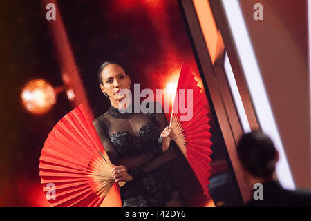 12 April 2019, Nordrhein-Westfalen, Köln: Barbara Becker, Designer, Tänze in der RTL-tanzshow "Let's Dance" im Coloneum. Foto: Rolf Vennenbernd/dpa Stockfoto