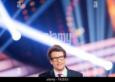 12 April 2019, Nordrhein-Westfalen, Köln: Daniel Hartwich, Moderator, ist in der RTL-tanzshow "Let's Dance" im Coloneum. Foto: Rolf Vennenbernd/dpa Stockfoto