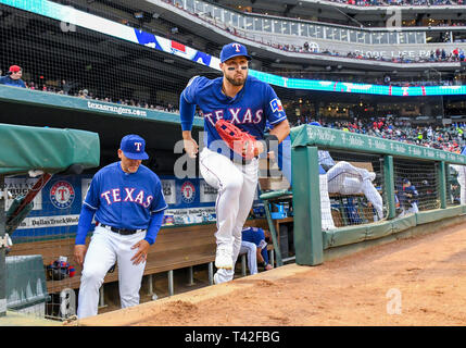 03.April 2019: Texas Rangers linken Feldspieler Joey Gallo #13 nimmt das Feld während ein MLB Spiel zwischen den Houston Astros und der Texas Rangers bei Globe Life Park in Arlington, TX Texas besiegte Houston 4-0 Albert Pena/CSM. Stockfoto