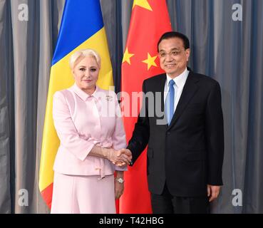 Dubrovnik, Kroatien. 12 Apr, 2019. Chinesische Ministerpräsident Li Keqiang (R) trifft sich mit Premierminister Rumäniens Viorica Dancila in Dubrovnik, Kroatien, 12. April 2019. Credit: Shen Hong/Xinhua/Alamy leben Nachrichten Stockfoto