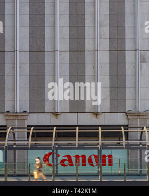 Osaka, Osaka Präfektur, Japan. 9 Mär, 2019. Allgemeine Ansicht eines Canon Werbung in Osaka, Japan. Credit: Toby Futter/SOPA Images/ZUMA Draht/Alamy leben Nachrichten Stockfoto