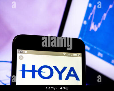 In der Ukraine. 13 Apr, 2019. In diesem Foto Illustration eine Hoya Corporation logo gesehen auf einem Smartphone angezeigt. Quelle: Igor Golovniov/SOPA Images/ZUMA Draht/Alamy leben Nachrichten Stockfoto