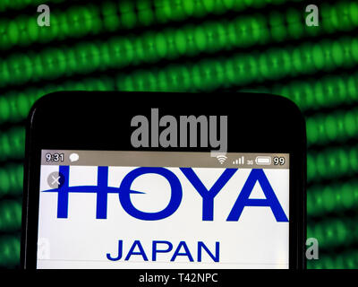 In der Ukraine. 13 Apr, 2019. In diesem Foto Illustration eine Hoya Corporation logo gesehen auf einem Smartphone angezeigt. Quelle: Igor Golovniov/SOPA Images/ZUMA Draht/Alamy leben Nachrichten Stockfoto