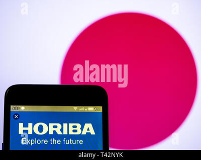 In der Ukraine. 13 Apr, 2019. In diesem Foto Illustration einer Horiba Ltd., Logo auf einem Smartphone Gutschrift angezeigt: Igor Golovniov/SOPA Images/ZUMA Draht/Alamy leben Nachrichten Stockfoto
