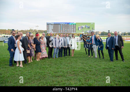 Sydney, USA. 13 Apr, 2019. ROYAL RANDWICK, SYDNEY''""" APRIL 13: Kenedna, von John Allen geritten, gewinnt die Gruppe 1 Coolmore Legacy Stangen am zweiten Tag der Meisterschaften bei Royal Randwick Racecourse in Sydney. Michael Sportswire McInally/Eclipse/CSM/Alamy leben Nachrichten Stockfoto