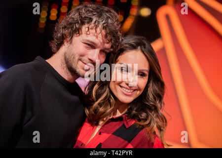 13 April 2019, Nordrhein-Westfalen, Köln: Nazan Eckes, Moderatorin, und ihr Ehemann Julian Khol sind in der RTL-tanzshow Let's Dance am Coloneum. Foto: Rolf Vennenbernd/dpa Stockfoto