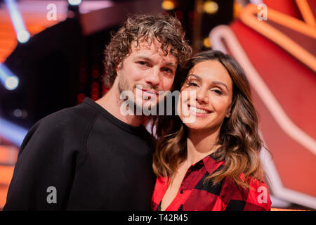 13 April 2019, Nordrhein-Westfalen, Köln: Nazan Eckes, Moderatorin, und ihr Ehemann Julian Khol sind in der RTL-tanzshow Let's Dance am Coloneum. Foto: Rolf Vennenbernd/dpa Stockfoto