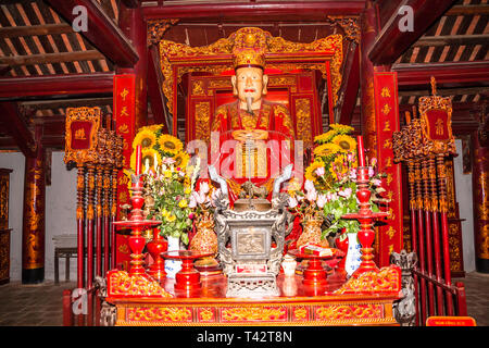 Altäre für Konfuzius und seine Jünger in den Tempel der Literatur, Hanoi Stockfoto