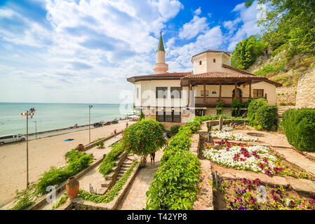 Balchik Palace (Schloss) und botanischer Garten der rumänischen Königin Marie an der bulgarischen Schwarzmeerküste Stockfoto