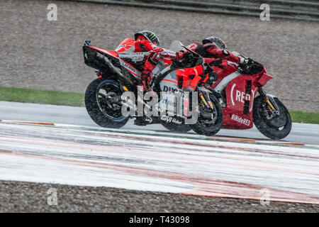 Valencia/Spanien - 11/18/2018 - #45 Scott Redding (GBR, Aprilia) Überholen #99 Jorge Lorenzo (ITA, Ducati) während der Valencia GP auf Ricardo Tormo Stockfoto