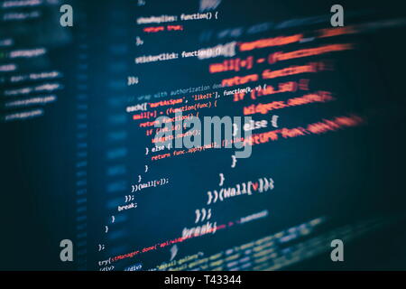 Laufenden Computer Daten/WWW-Programmierung. Codierung script Text auf dem Bildschirm. Notebook closeup Foto. Stockfoto