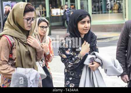 Der bislang jüngste Gewinner des Friedensnobelpreises, Malala Yousafzai besucht eine Mittagessen in Sozialen Biss restaurant Vesta in Edinburgh. Mit: Malala Yousafzai Wo: Edinburgh, Großbritannien Wann: 13 Mar 2019 Credit: Euan Kirsche / WANN Stockfoto